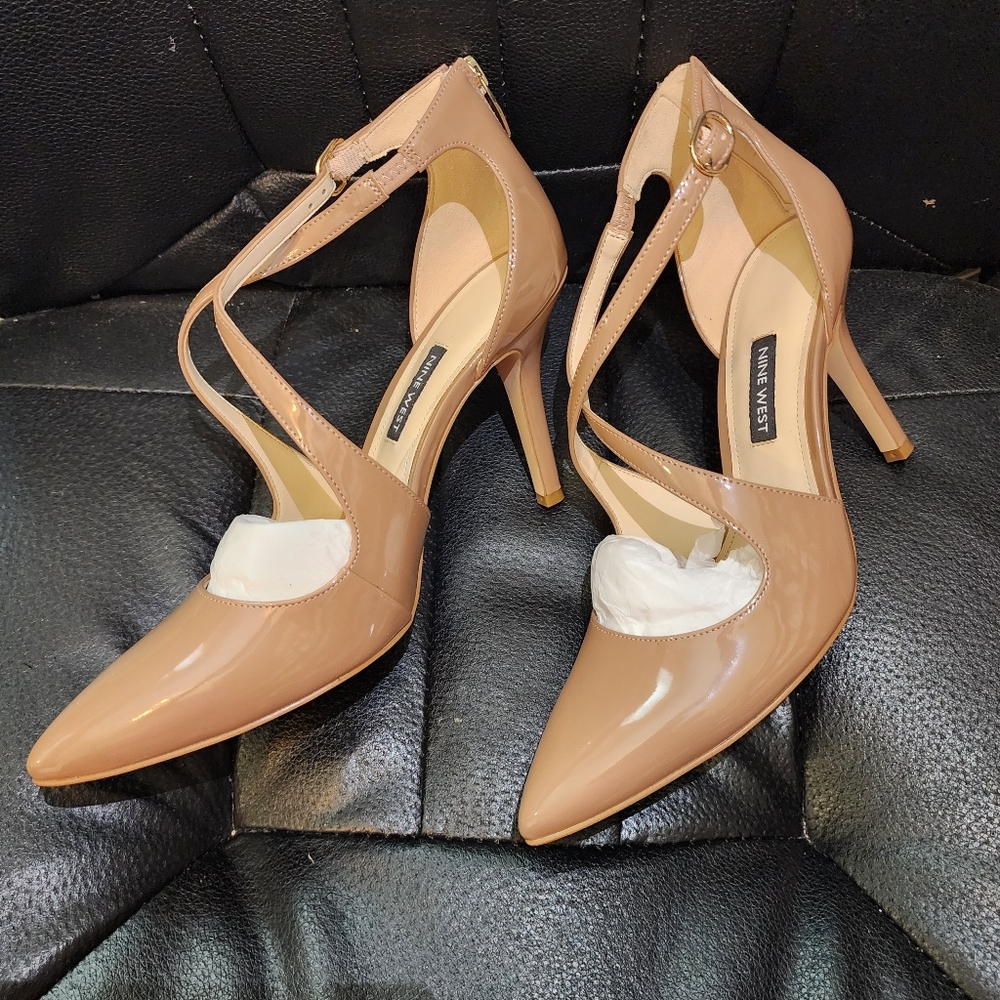 Patent Leather Medium Nude Pumps
